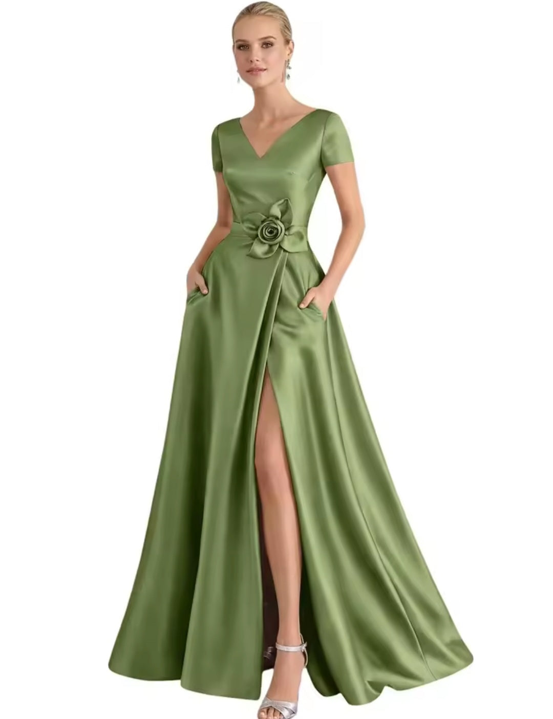 Vestido Clássico de Seda para Mãe de Noiva com Flor Artesanal – GRF-0001