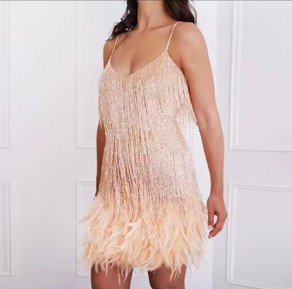 Vestido Balada Luxo com Franjas de Pedrarias e Plumas – GRF-0019