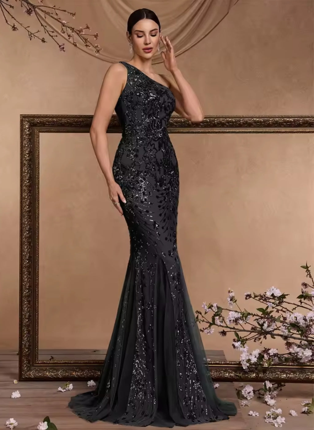 Coleção Madrinhas – GRF-0051 Vestido de Festa Longo Um Ombro Só em Musseline de Seda com Bordado Artesanal em Paetês