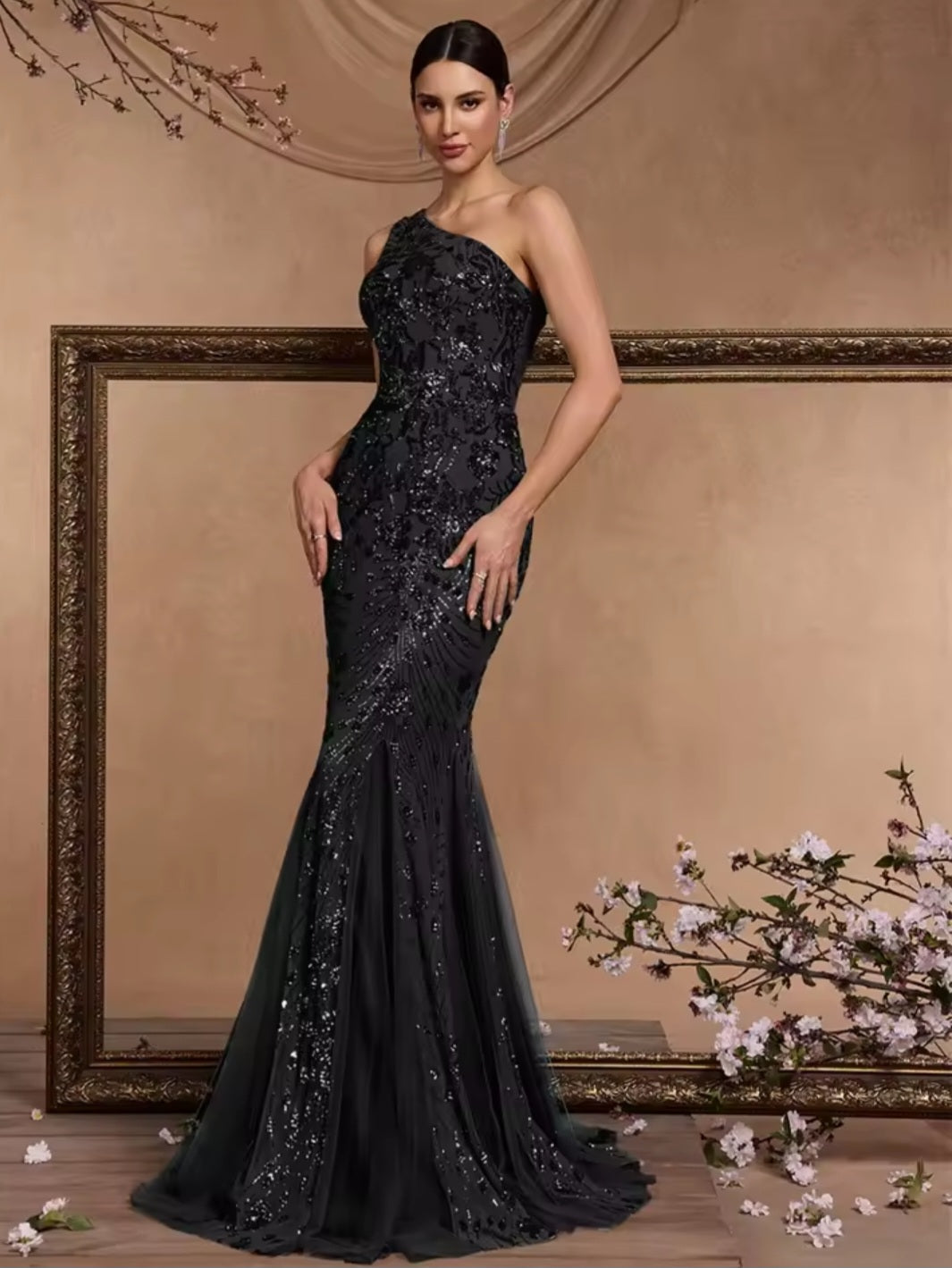 Coleção Madrinhas – GRF-0051 Vestido de Festa Longo Um Ombro Só em Musseline de Seda com Bordado Artesanal em Paetês