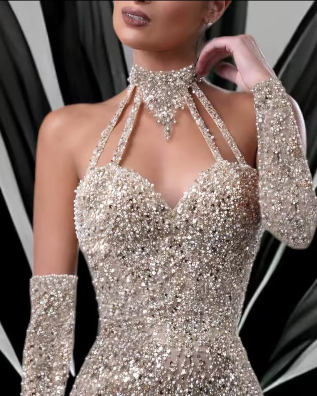 Coleção Royale Premium – GRF-0052 Vestido Sereia Premium Alto Luxo Bordado com Cristais Swarovski, Gola Gargantilha e Mangas Luva em Tule Illusion Francês